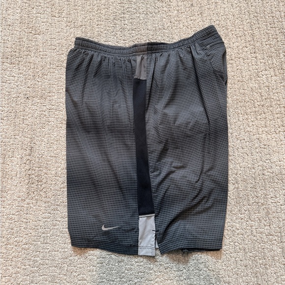 Nike Running Men's Gray and Black Running Shorts with Built in Liner size Large - Picture 8 of 9